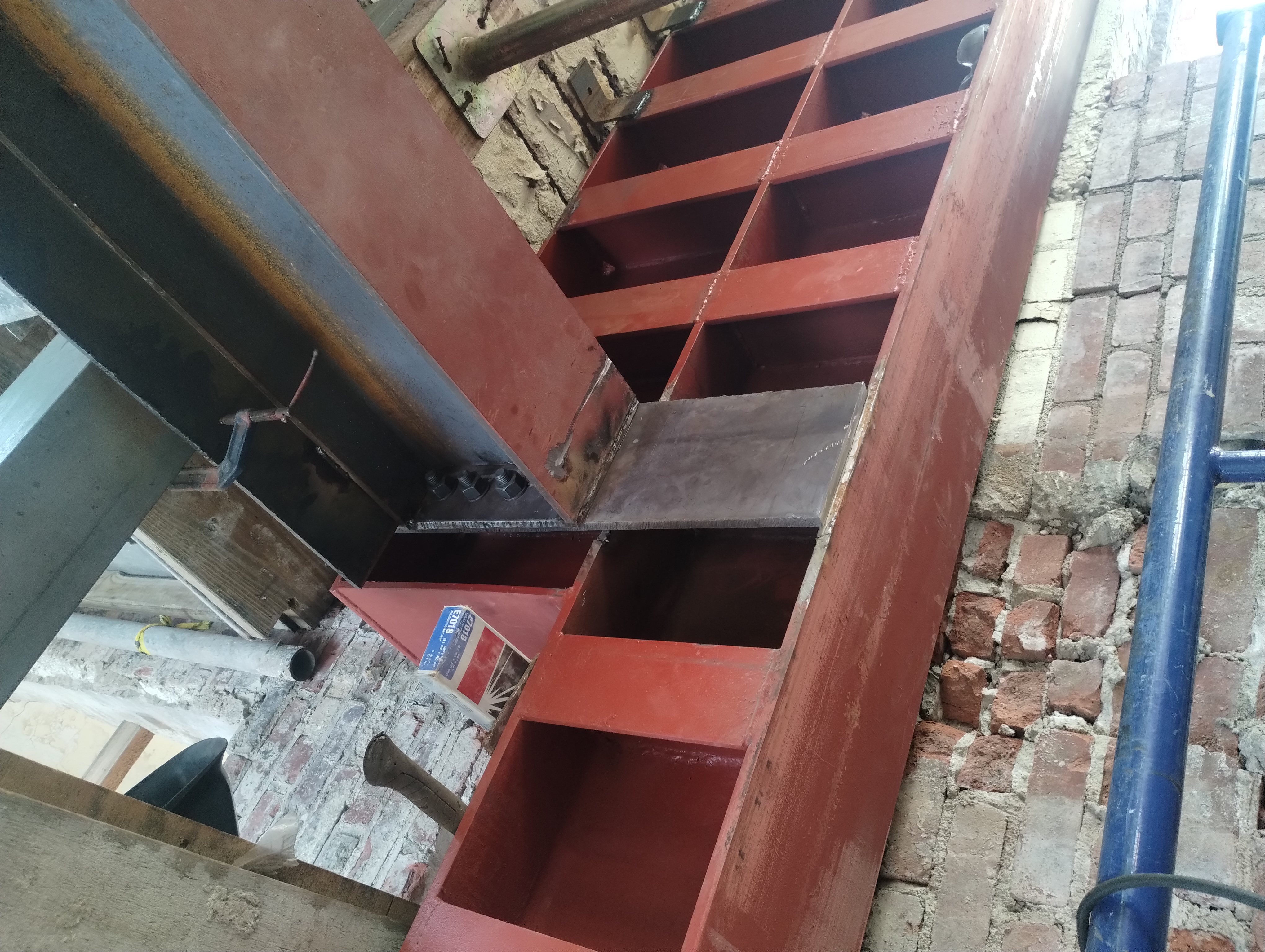 Steel beam connection with bolts and stiffener plates during installation